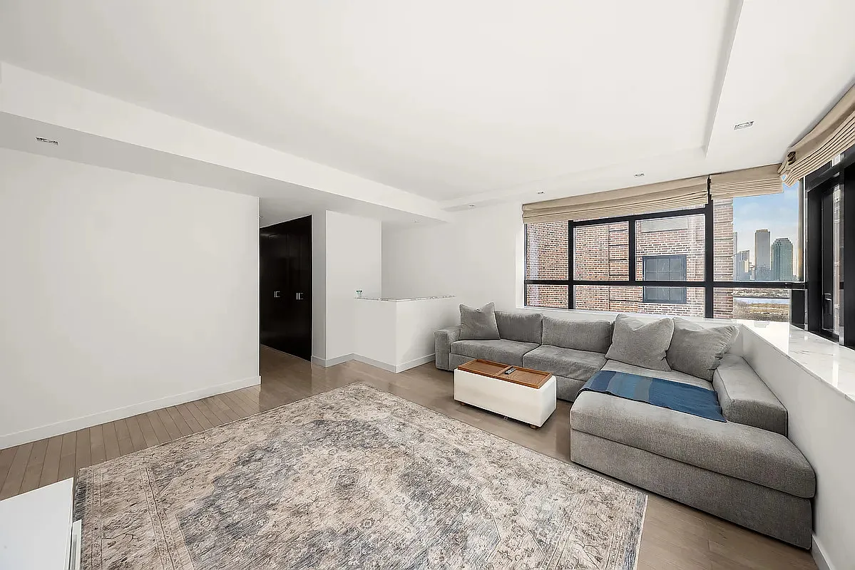 441 East 57th Street — Photo 2