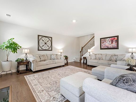 5th image of 208 Isleview Pl