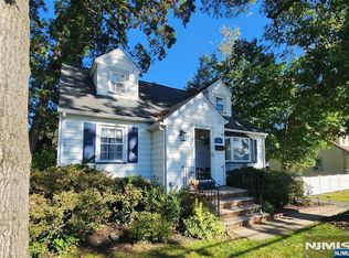 123 Summit Ave, Waldwick, NJ 07463