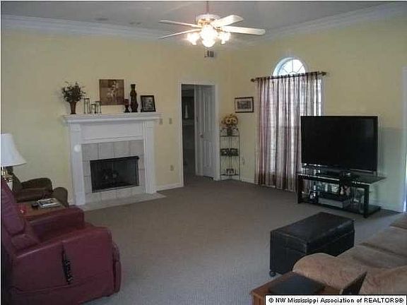 4th image of 2050 Wood Hill Dr