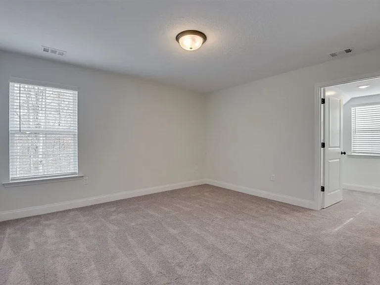 1011 Spotswood Cir — Photo 17