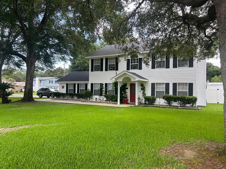 1st image of 707 Kris Ave NE