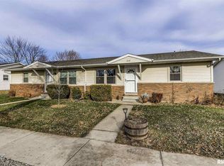 215 W Flagg St, Williamsville, IL 62693