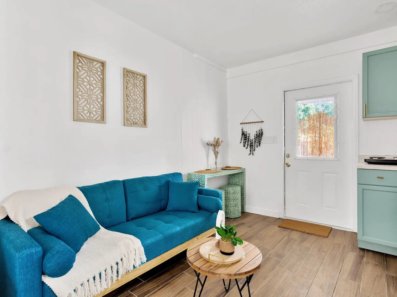 Studio, 470 sqft, $1,300 — Photo 3