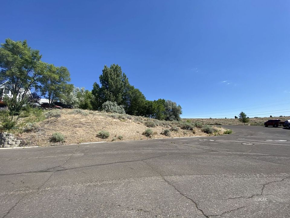 2nd image of 301 Skyline Dr