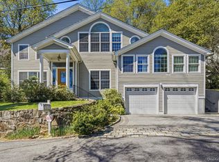 60 Hillside Ln, New Rochelle, NY 10804