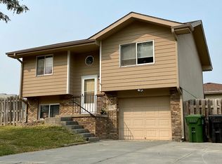 5300 W Partridge Ln, Lincoln, NE 68528