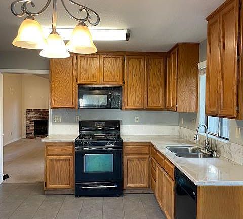 3rd image of 200 Windward Way