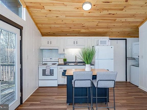 5th image of 49 Conifer Ln