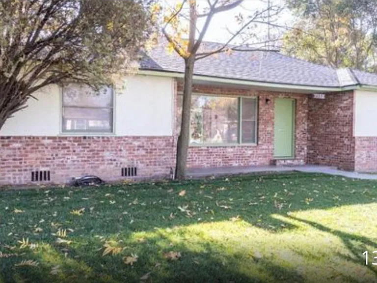 1132 E Morris Ave — Photo 2