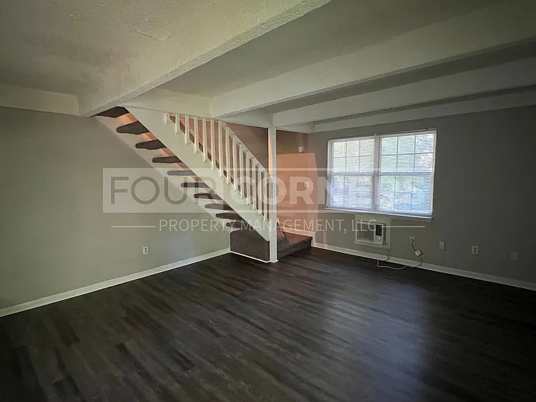 1918 Peale Terrace — Photo 3