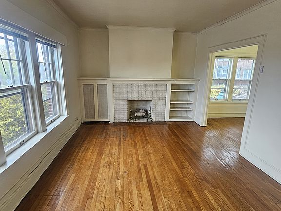 2nd image of 1321 E 1st St APT 2