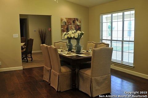 5th image of 325 Fleetwood Dr