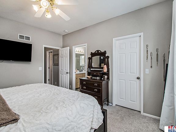 5th image of 15117 Meredith Ave