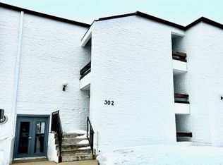 302 W Miner St APT 1A, Arlington Heights, IL 60005