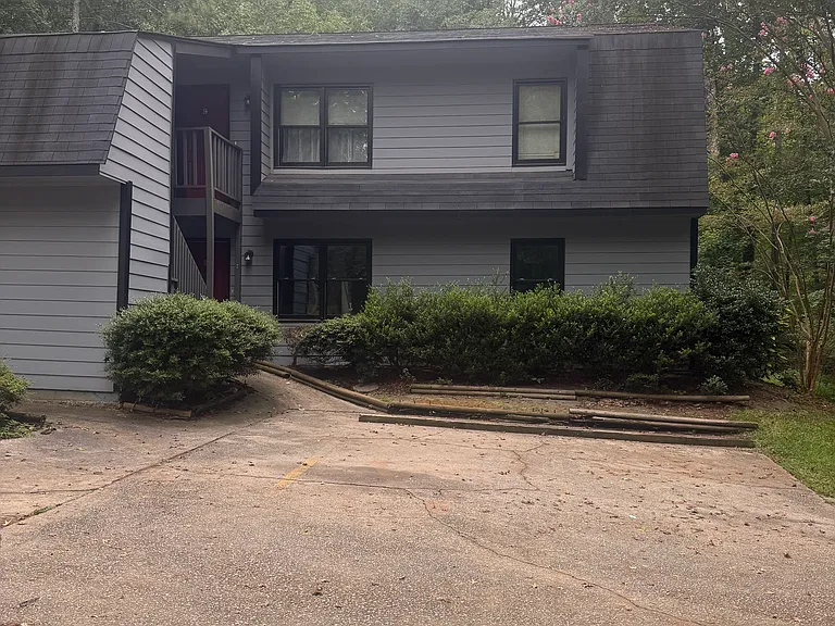 Roberts Rd — Photo 1