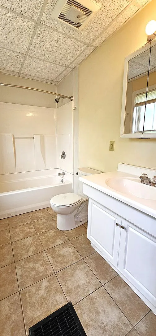9 Peru St, Burlington, VT | 5 Bedroom House with Private Yard & Parking | June 2027 — Photo 2