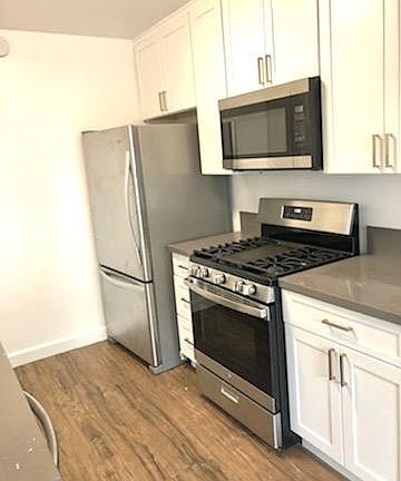 4th image of 3336 Porter Ln