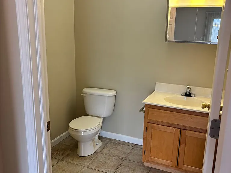 Lakepointe Apartment Homes — Photo 9