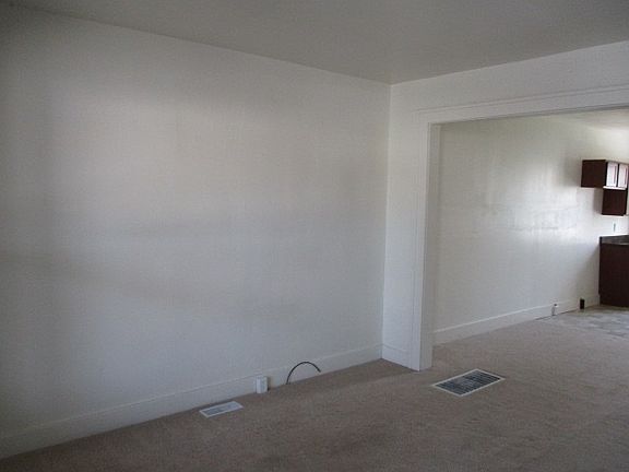 3rd image of 139 W Grand Ave