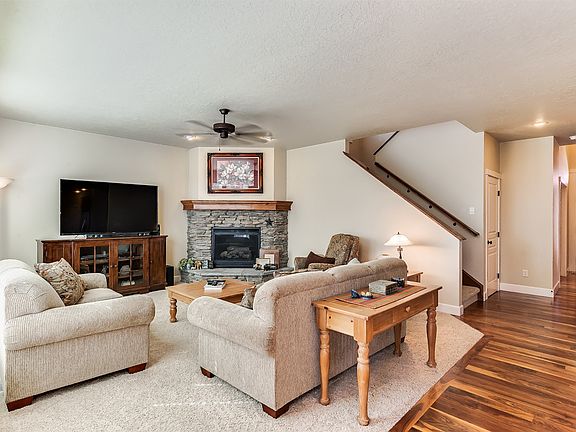 5th image of 2513 E Mariposa Dr