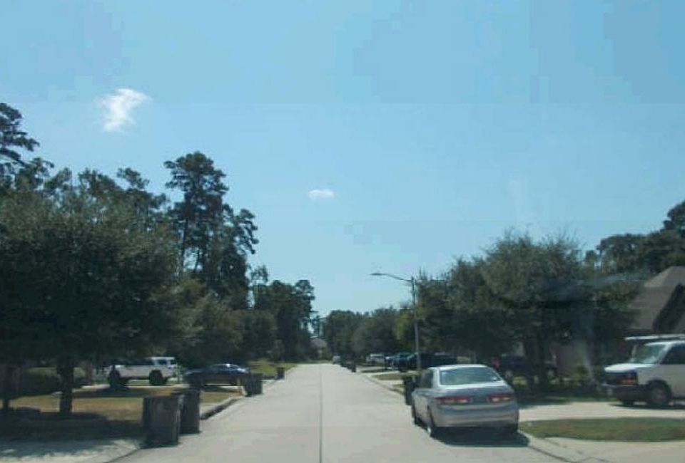 Exterior Neighborhood (street photo)