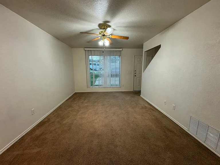 1905 Monte Carlo Ln — Photo 3