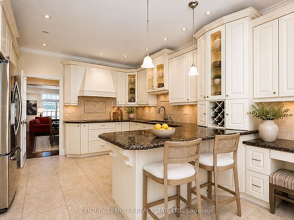 5th image of 23 Chisholm St
