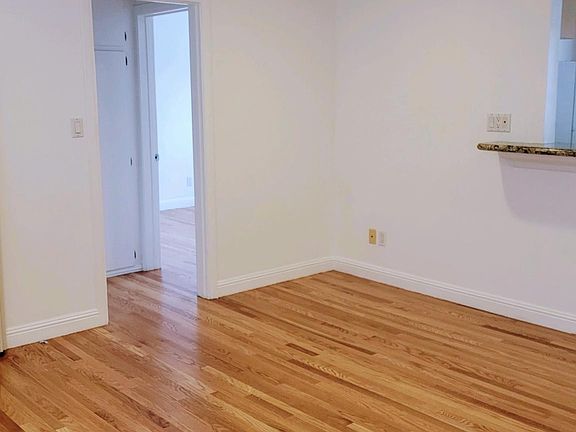 5th image of 309 Broadway St APT 14