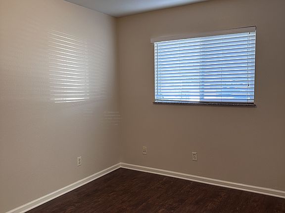 5th image of 105 Eastwood Ct #1