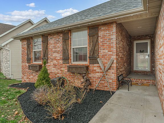 4th image of 849 S Cobble Creek Boulevard