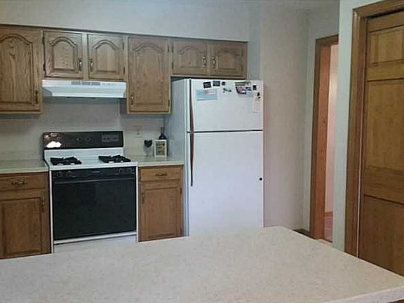 4th image of 20 Oakridge Dr