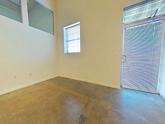 4th image of 1011 W Marshall St #209