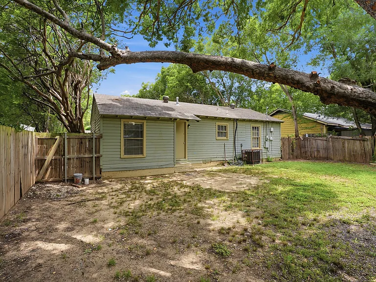 8120 Rayville Dr — Photo 15