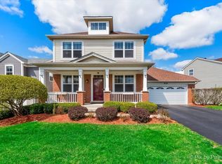 433 Valley View Dr, St Charles, IL 60175