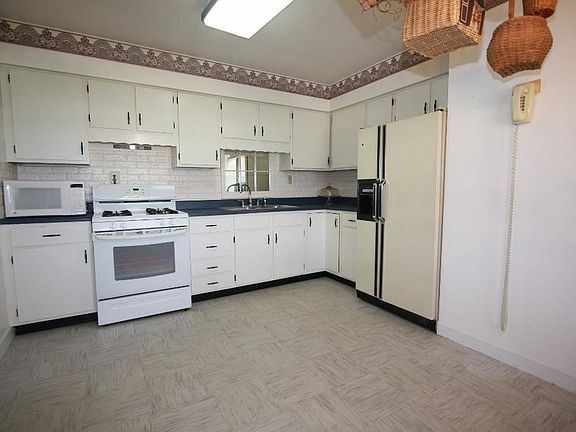 5th image of 101 Martin Dr