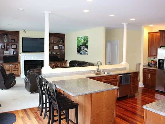 4th image of 1087 Patriot Pkwy