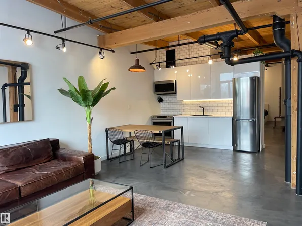 10309 107th St NW #212, Edmonton, AB T5J 1K3