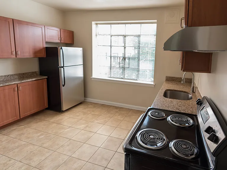 Cameron Court Apartments — Photo 117