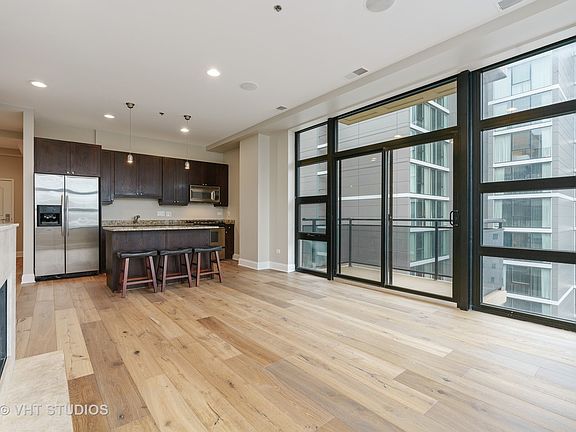 5th image of 101 W Superior St APT 1006