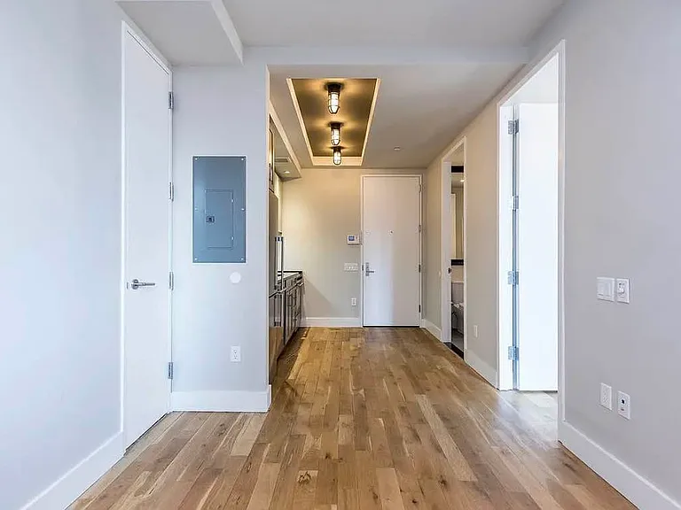 185 Leonard St #1A — Photo 3