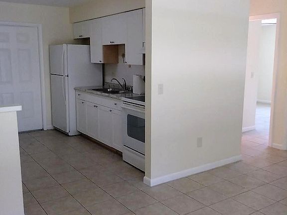 5th image of 943 18th Pl #A