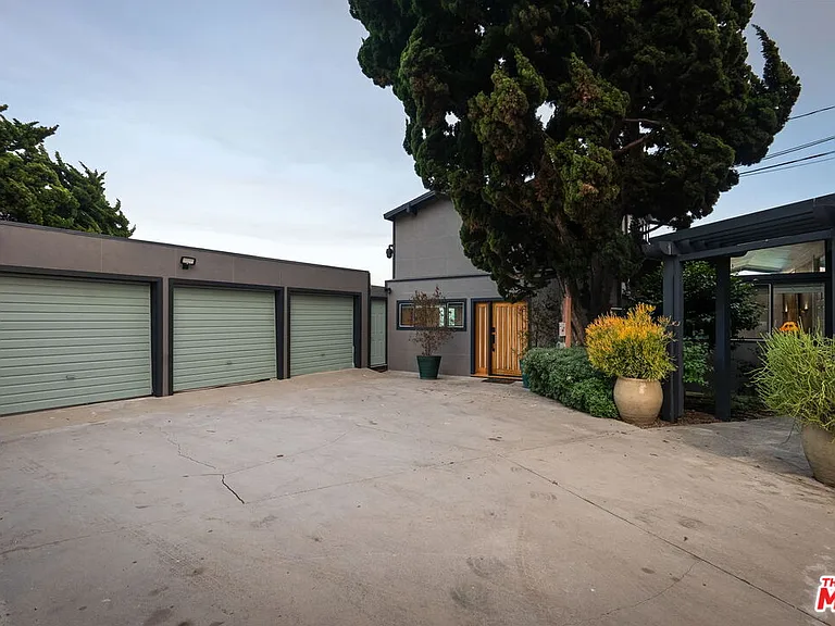 26044 E Pacific Coast Hwy — Photo 30