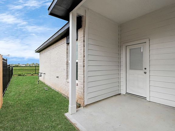 4th image of 21027 Bay Village Dr #B