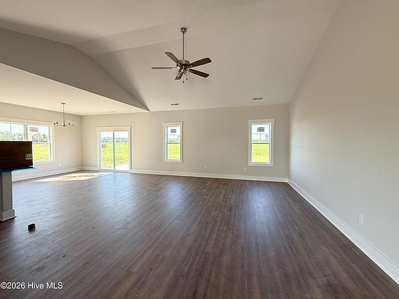 4th image of 508 E Black Water Lane