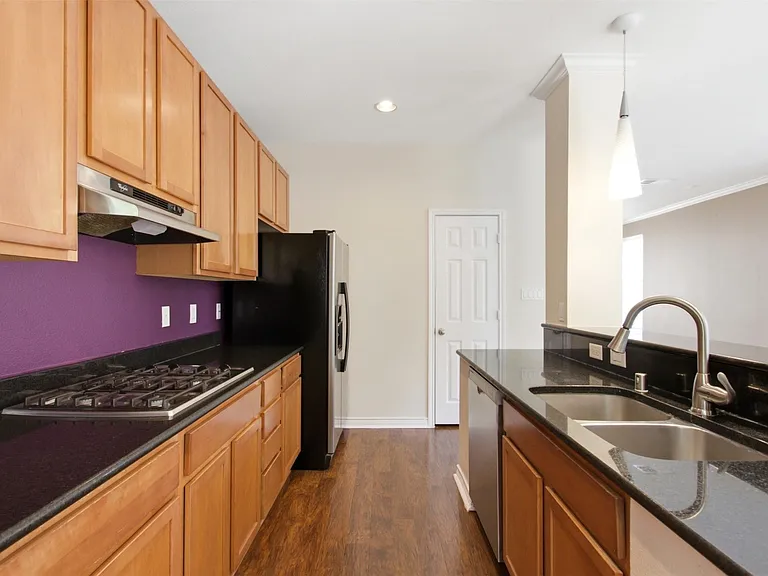 2113 Grove Park Ln — Photo 9