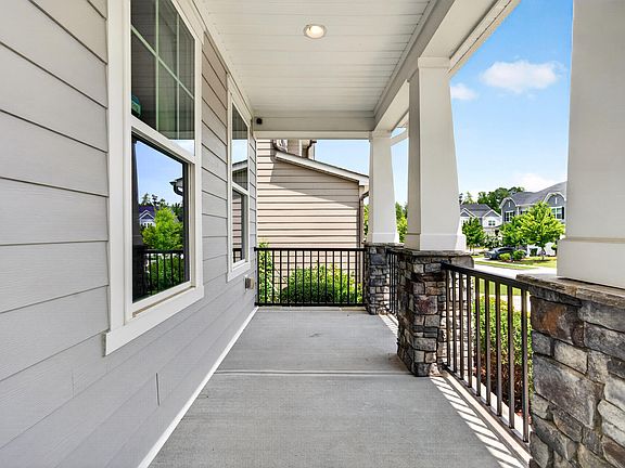 5th image of 212 Birdsgrove Ct