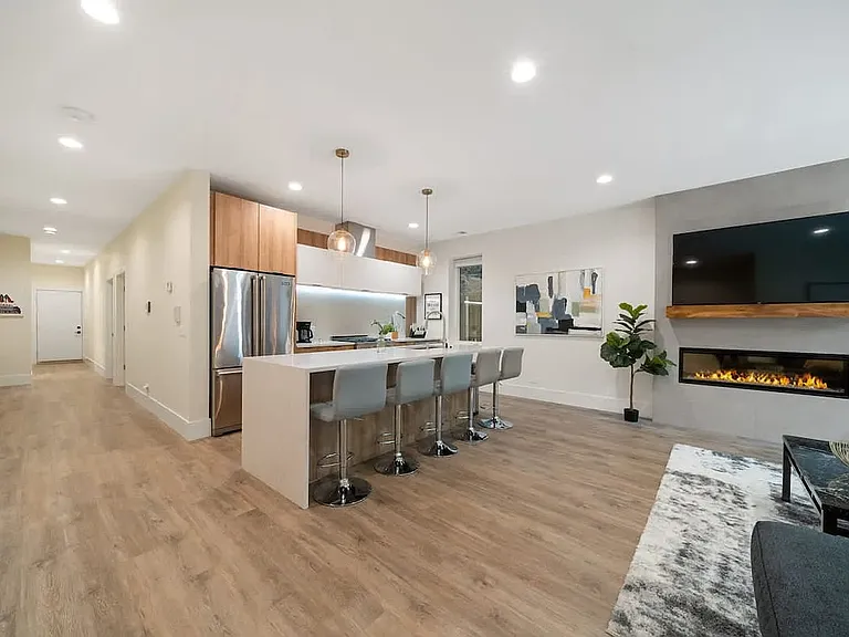 2110 W Washington Blvd #1 — Photo 3