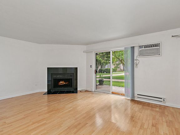 2nd image of 522 E Spruce Dr APT 1B