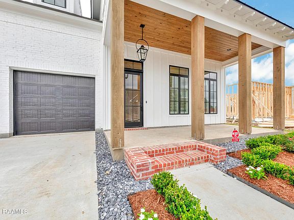 5th image of 116 Oak Village Dr